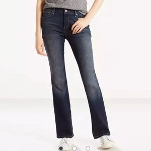 Size 6 Levi’s dark wash mid rise bootcut jeans